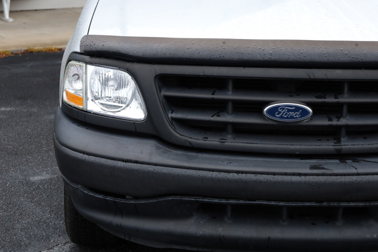 Ford F-150 XL Short Bed 2WD 2001