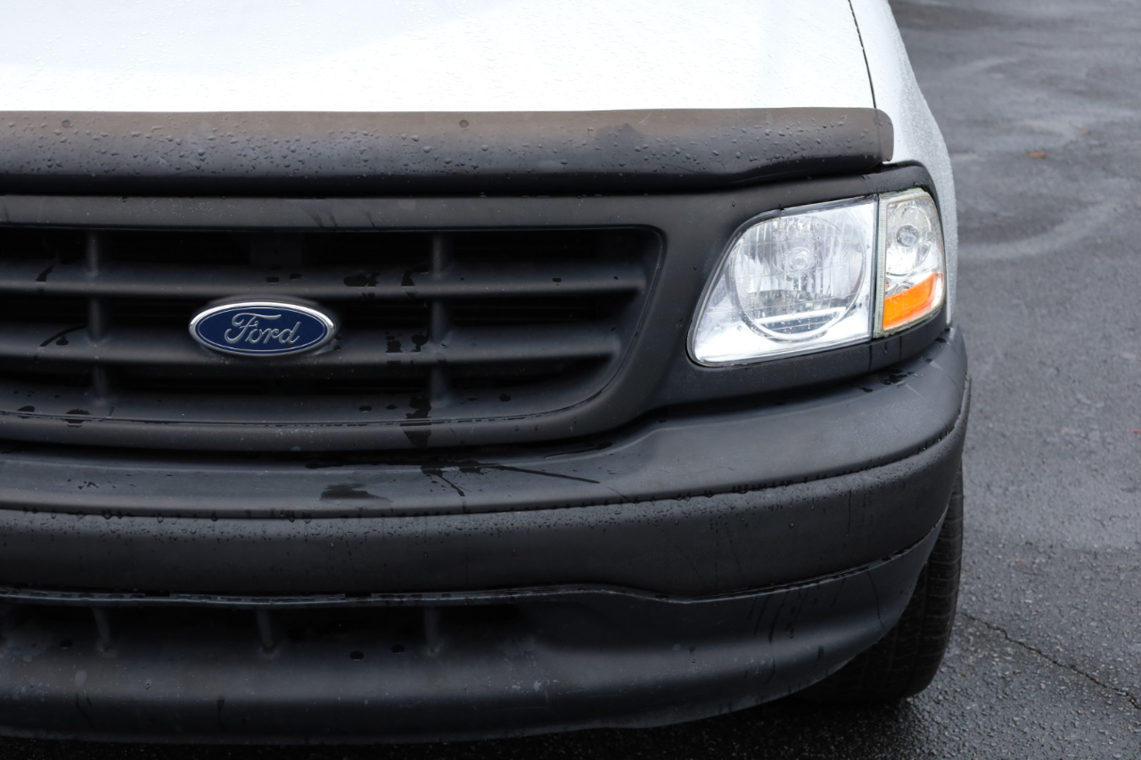 Ford F-150 XL Short Bed 2WD 2001