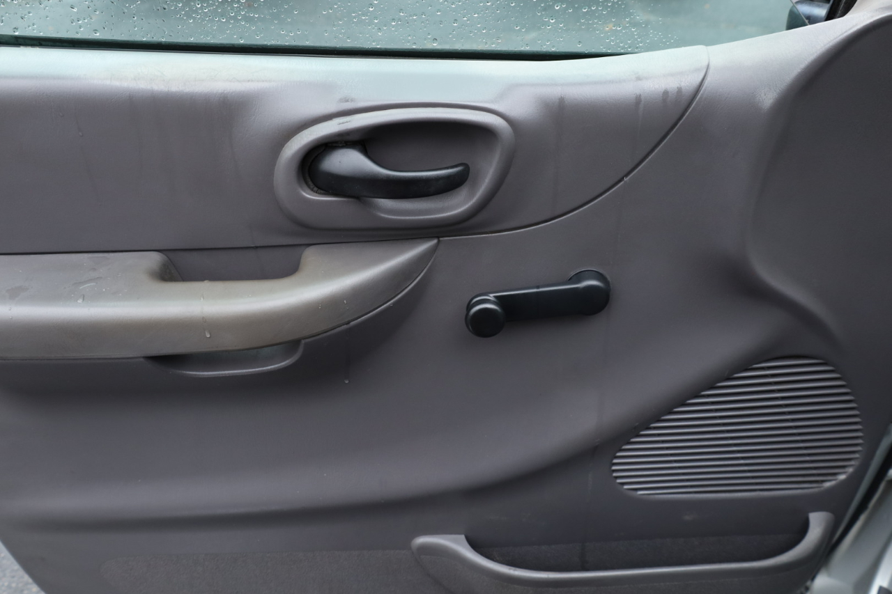 Ford F-150 XL Short Bed 2WD 2001