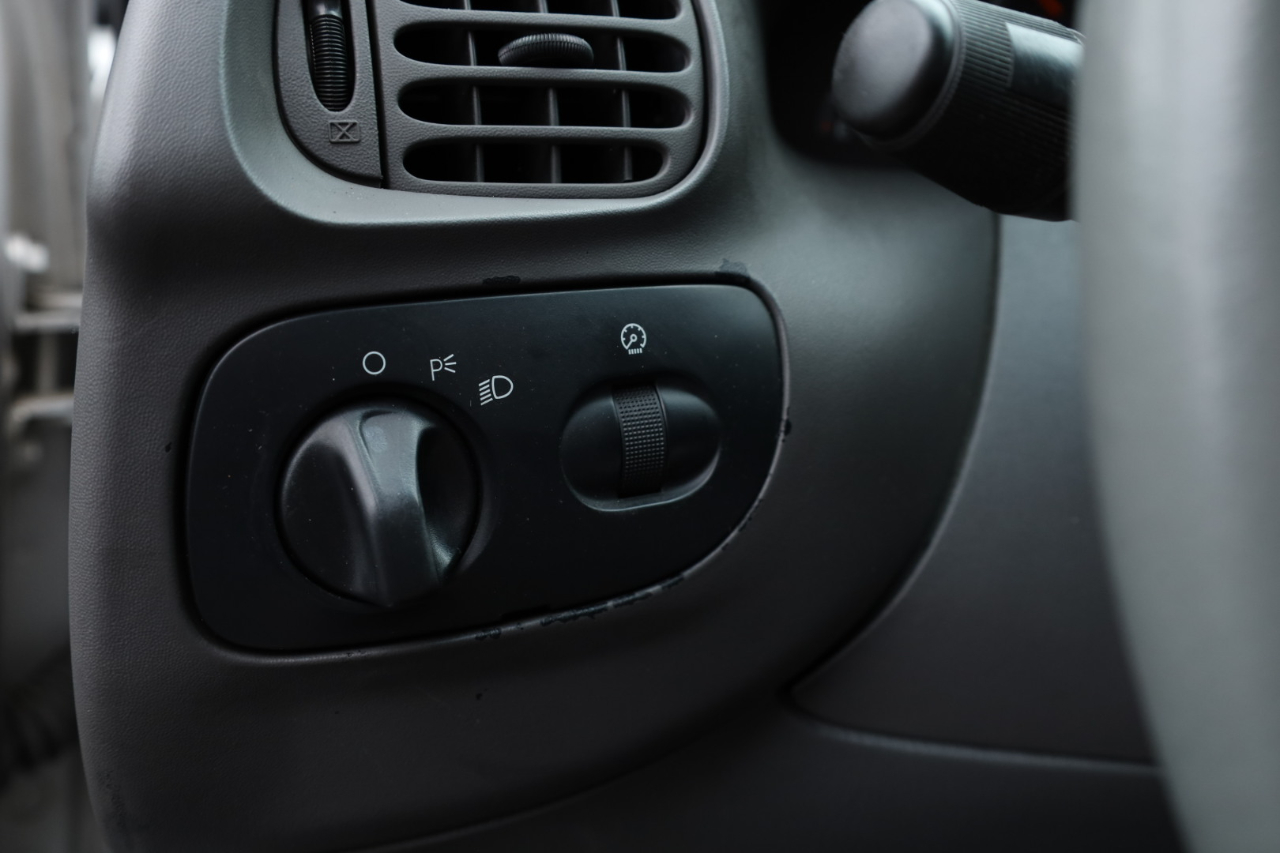 Ford F-150 XL Short Bed 2WD 2001