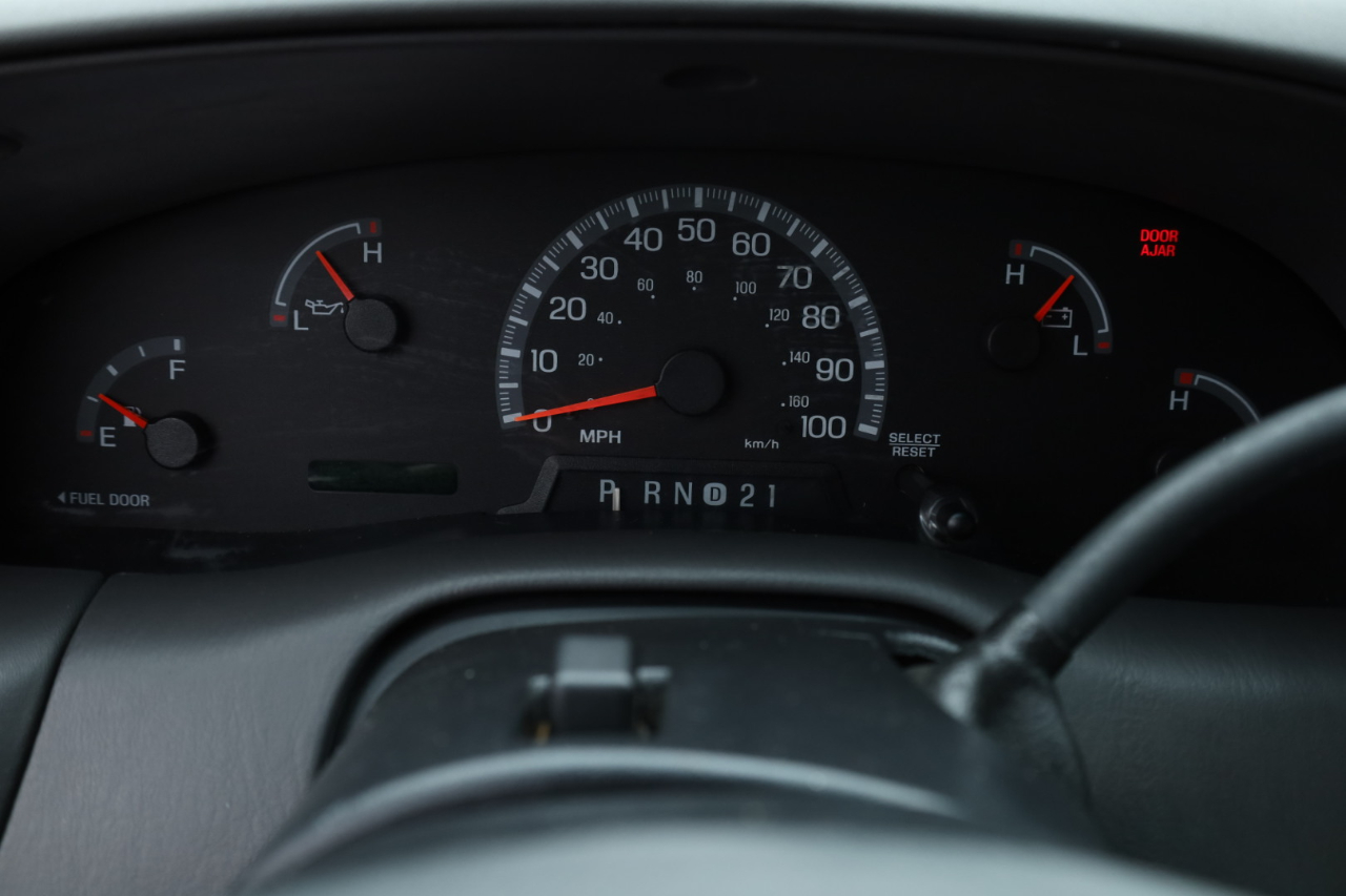 Ford F-150 XL Short Bed 2WD 2001