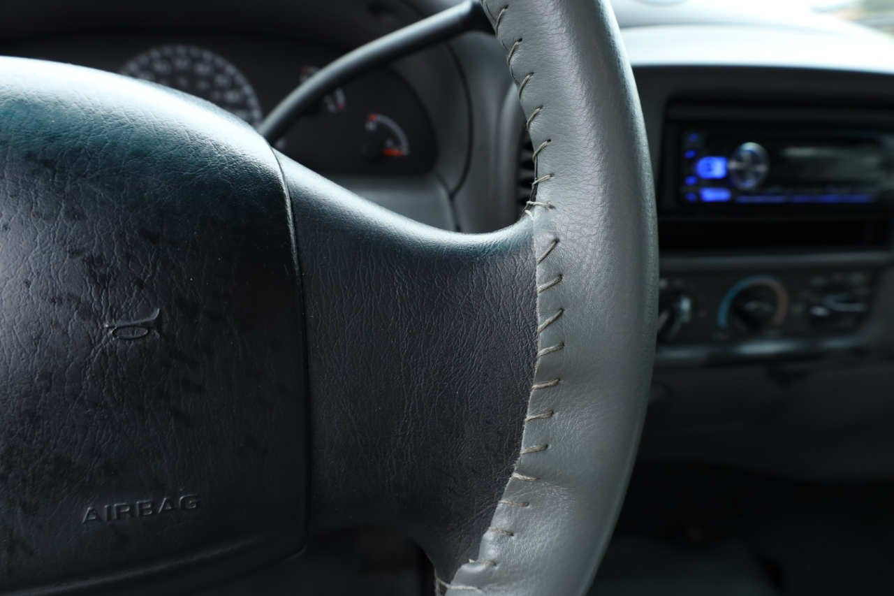 Ford F-150 XL Short Bed 2WD 2001