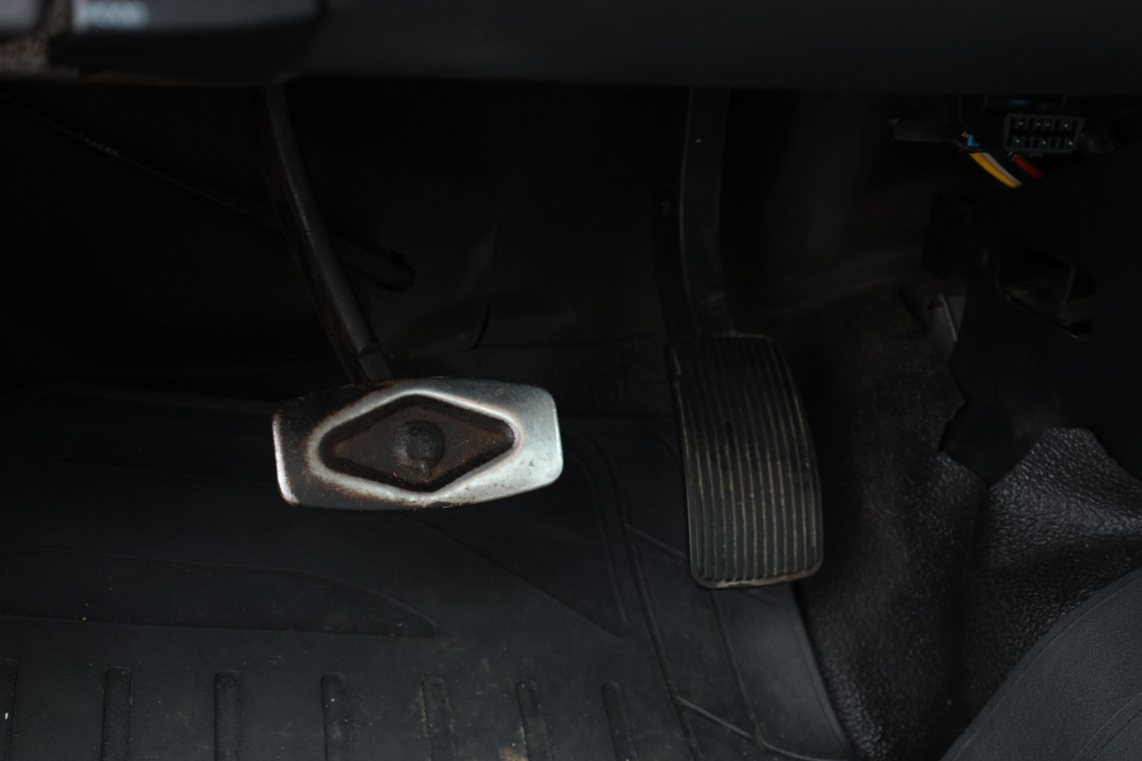 Ford F-150 XL Short Bed 2WD 2001