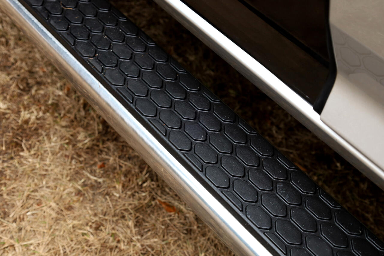 RAM 1500 Laramie Crew Cab SWB 4WD 2016