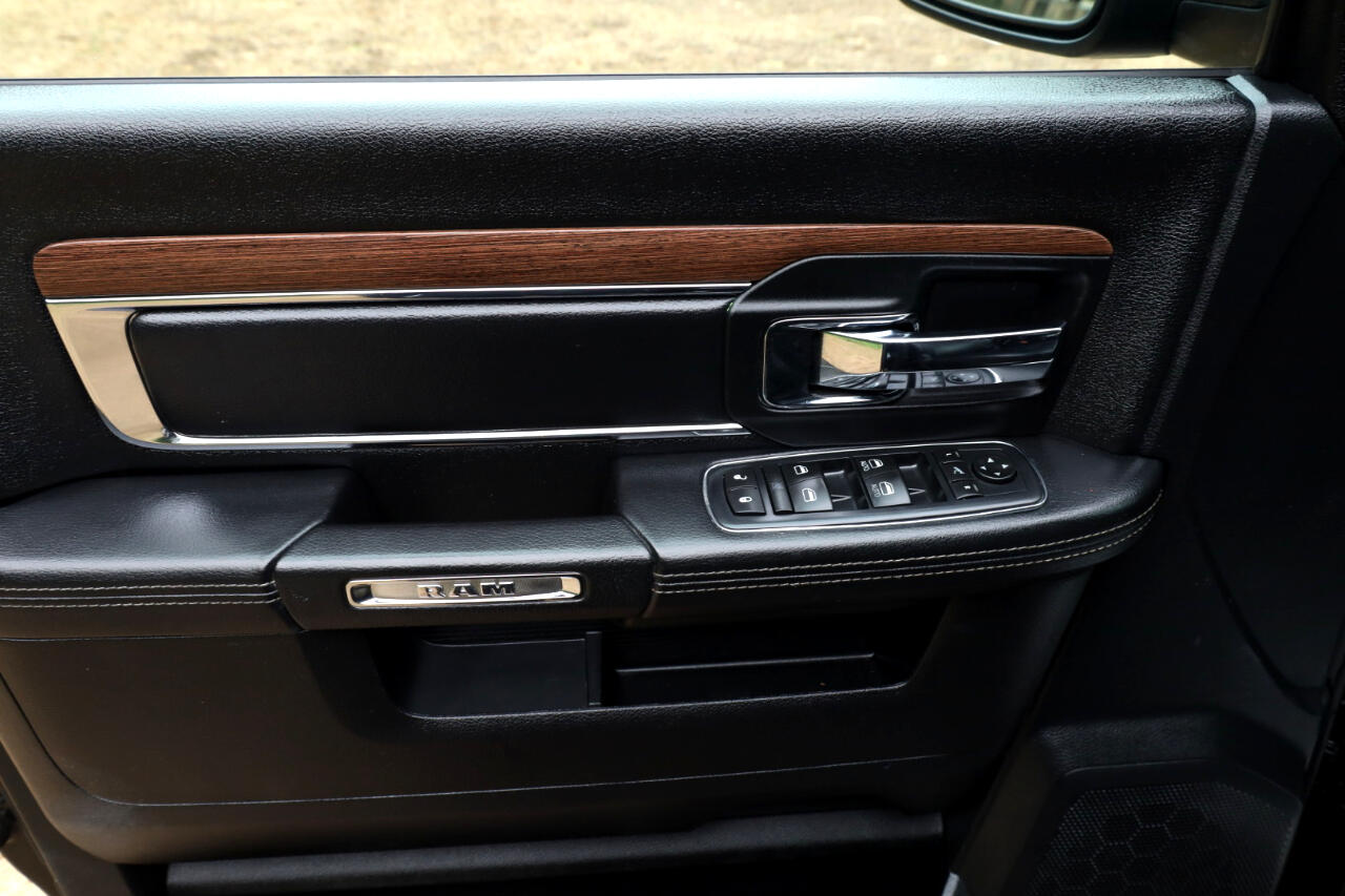 RAM 1500 Laramie Crew Cab SWB 4WD 2016