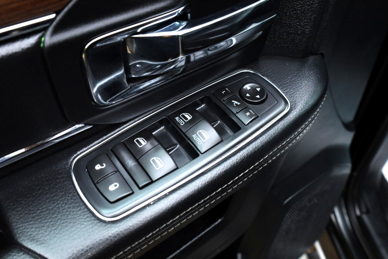 RAM 1500 Laramie Crew Cab SWB 4WD 2016