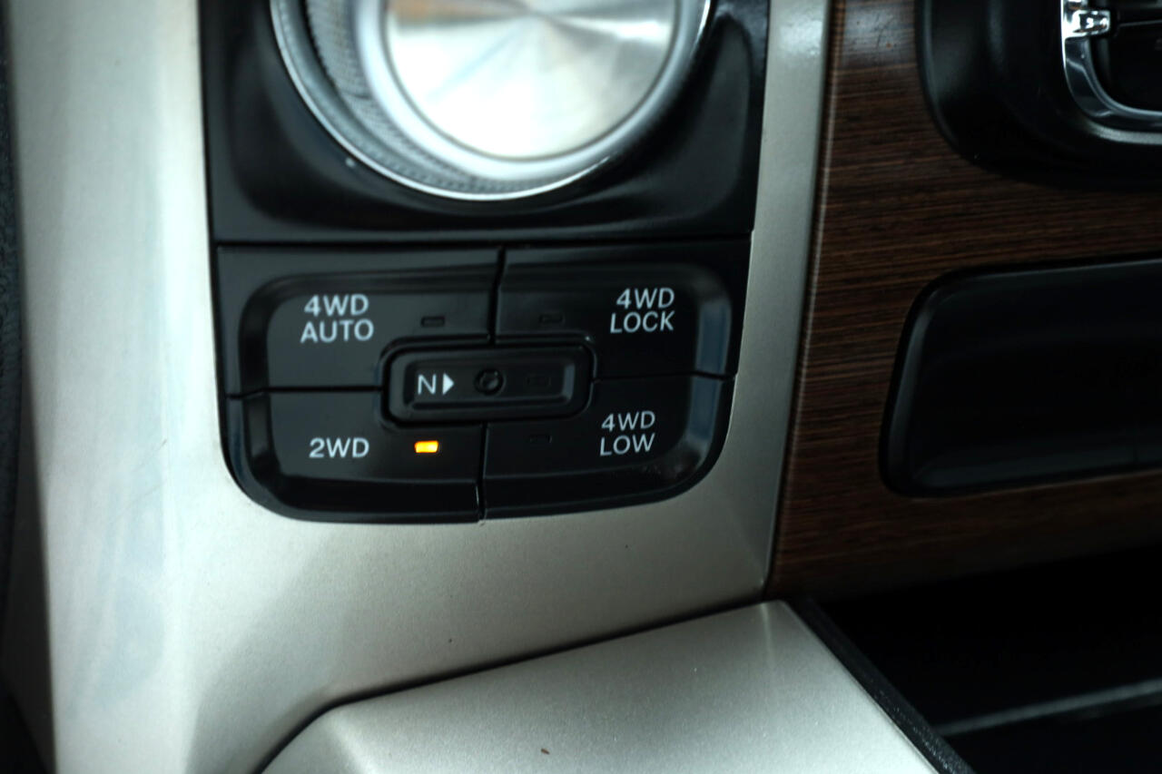 RAM 1500 Laramie Crew Cab SWB 4WD 2016