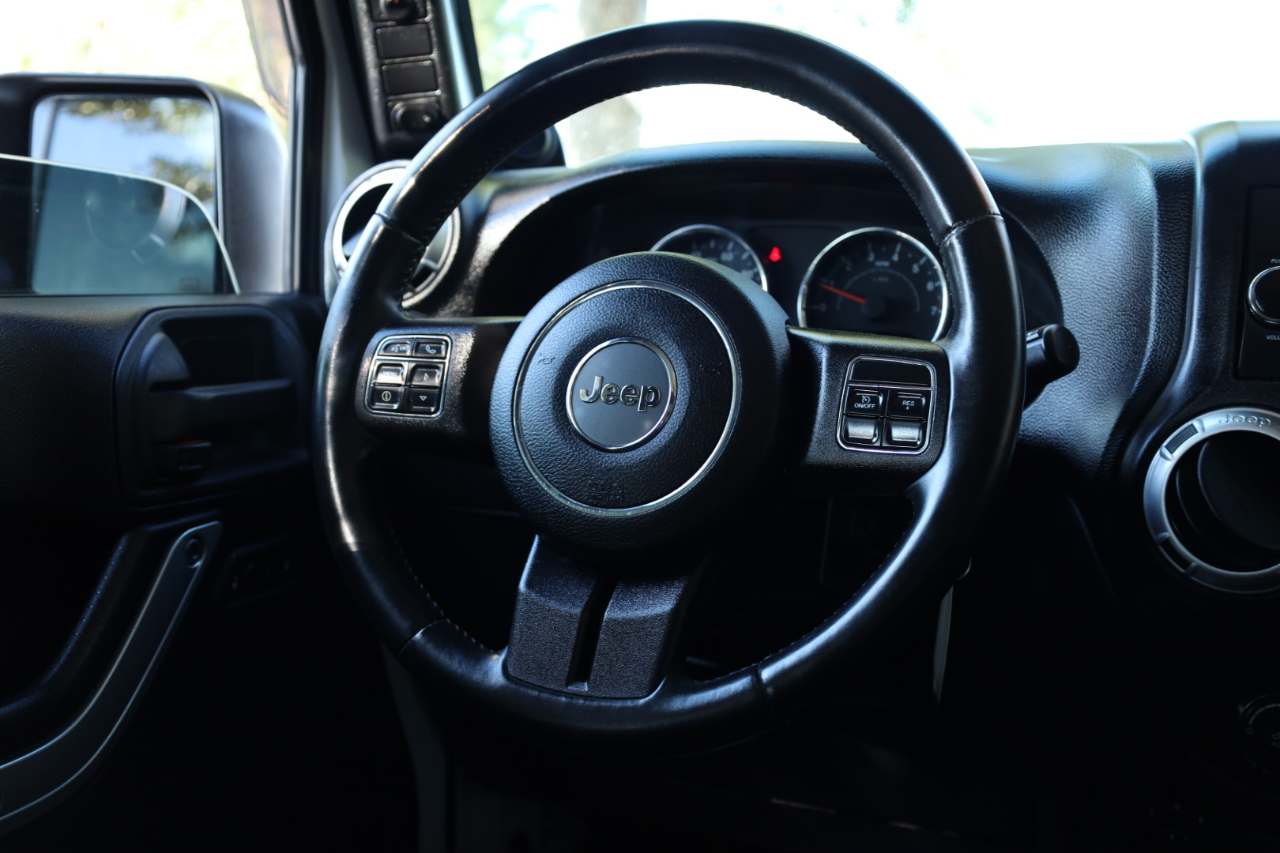 Jeep Wrangler Unlimited Sahara 4WD 2013