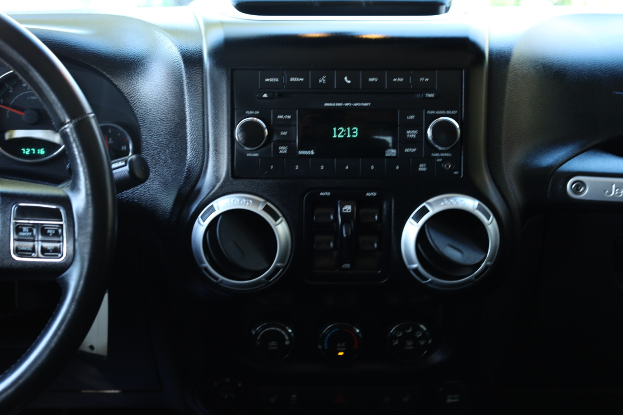 Jeep Wrangler Unlimited Sahara 4WD 2013