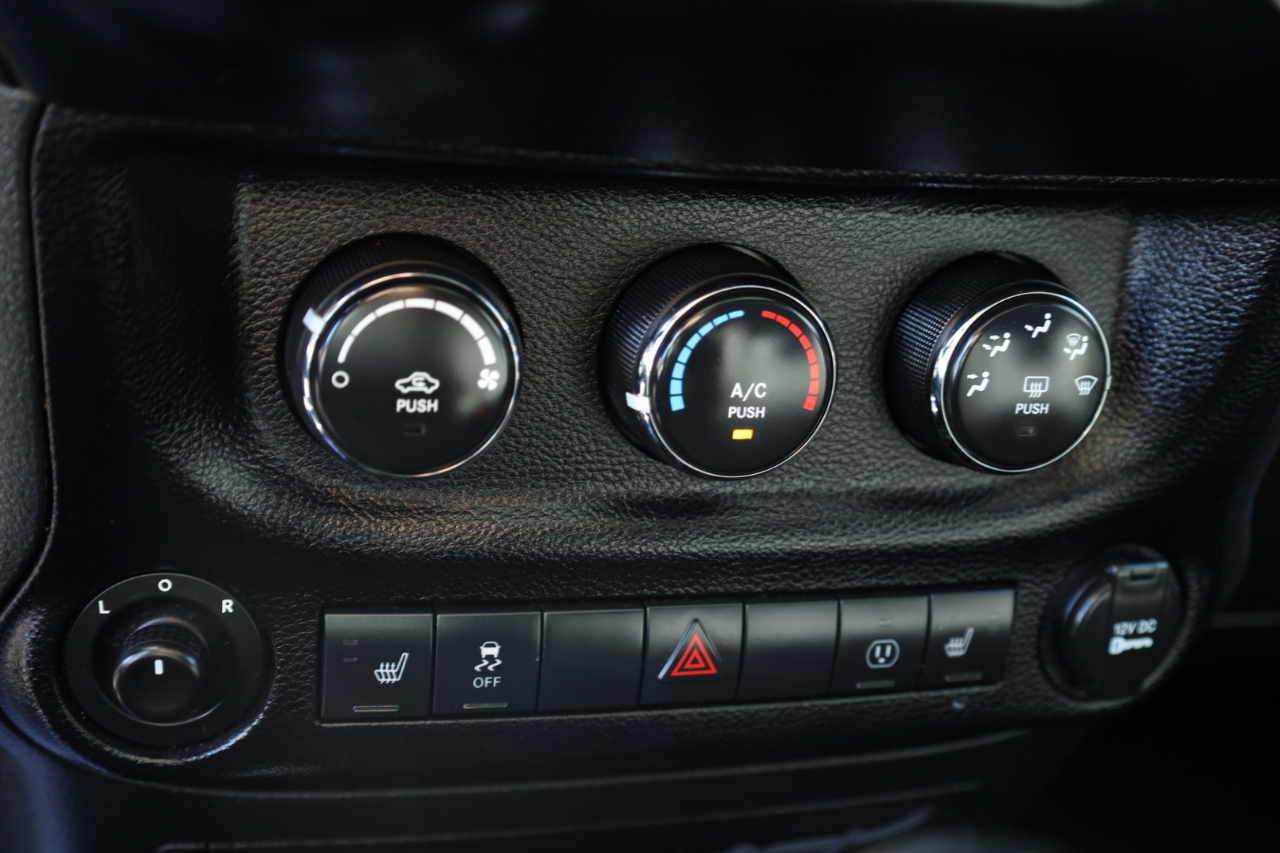 Jeep Wrangler Unlimited Sahara 4WD 2013