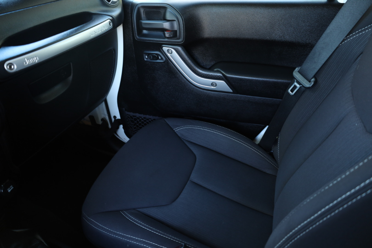 Jeep Wrangler Unlimited Sahara 4WD 2013