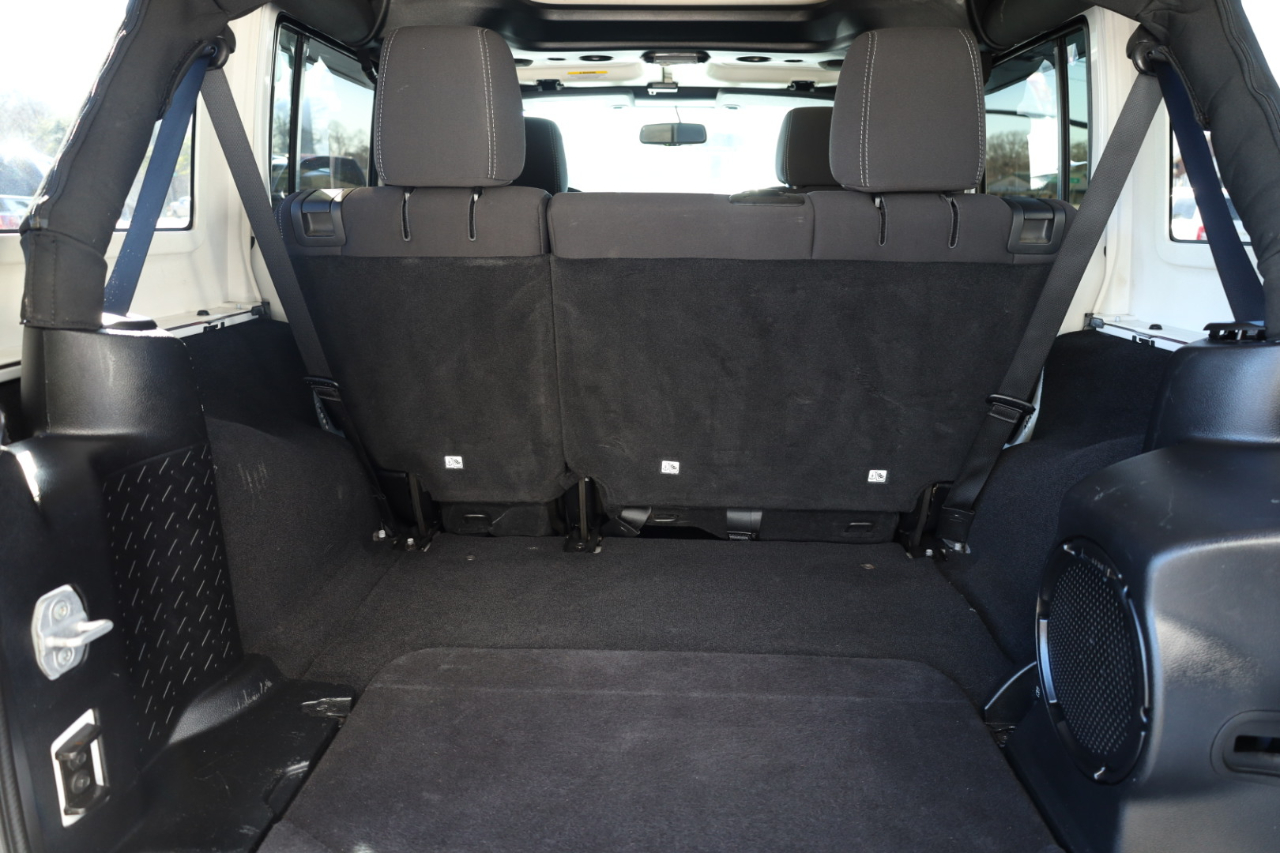 Jeep Wrangler Unlimited Sahara 4WD 2013