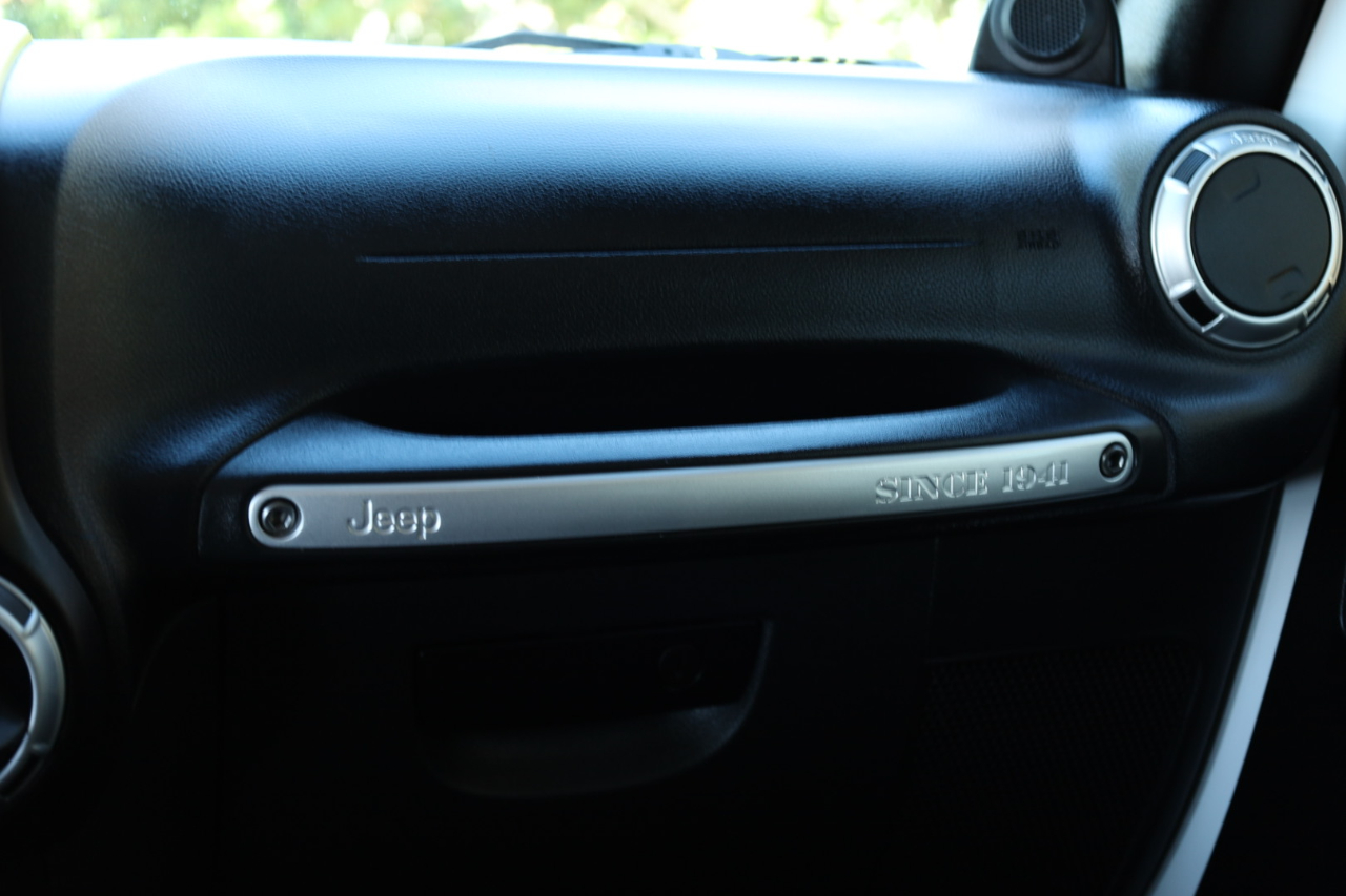 Jeep Wrangler Unlimited Sahara 4WD 2013