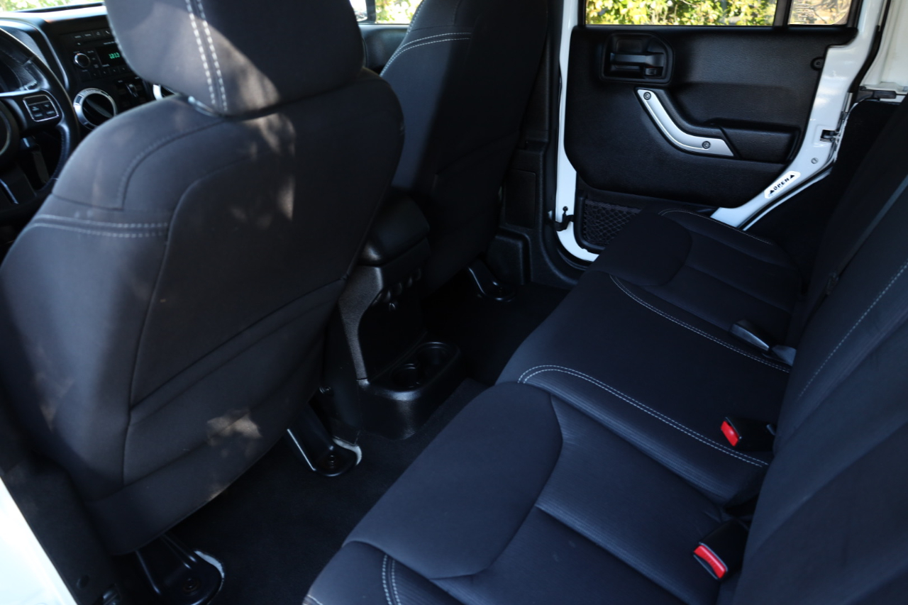 Jeep Wrangler Unlimited Sahara 4WD 2013