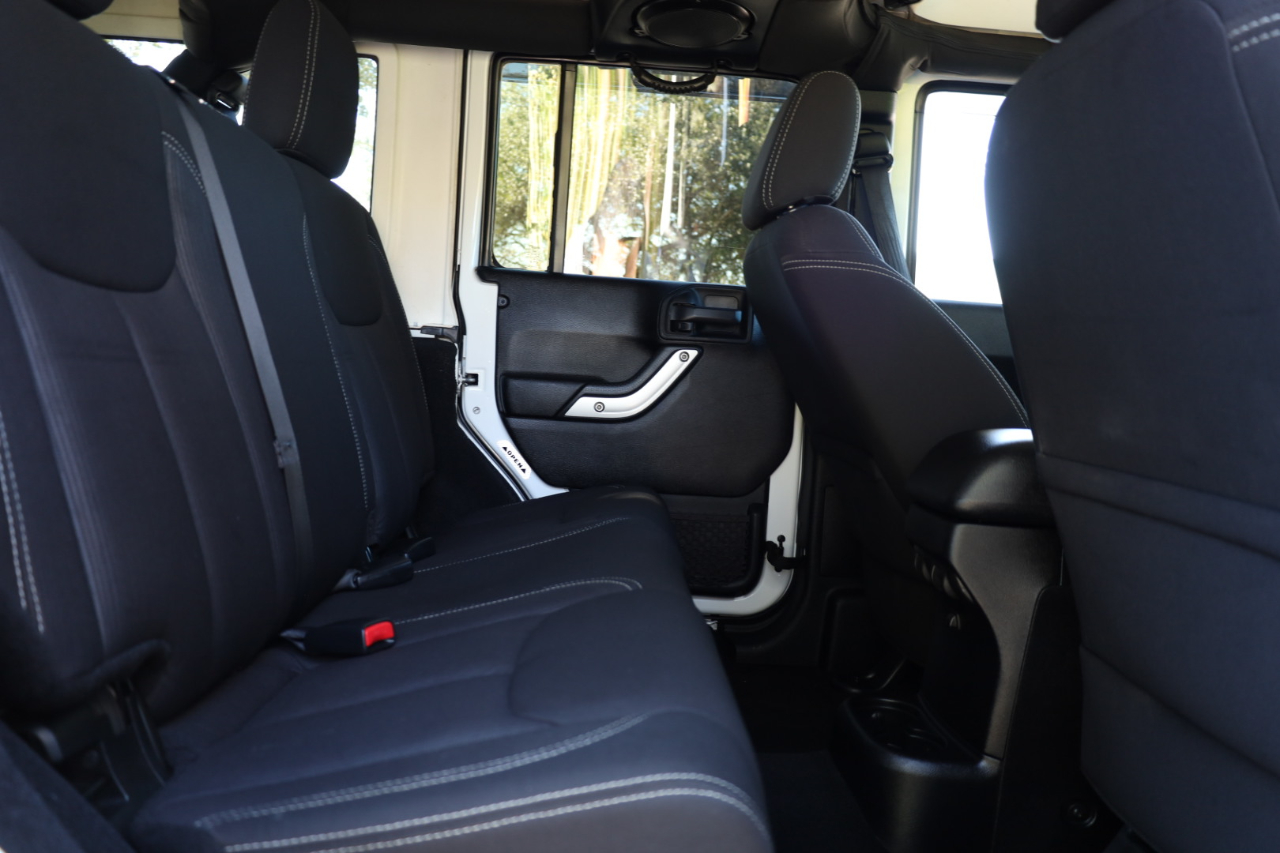 Jeep Wrangler Unlimited Sahara 4WD 2013