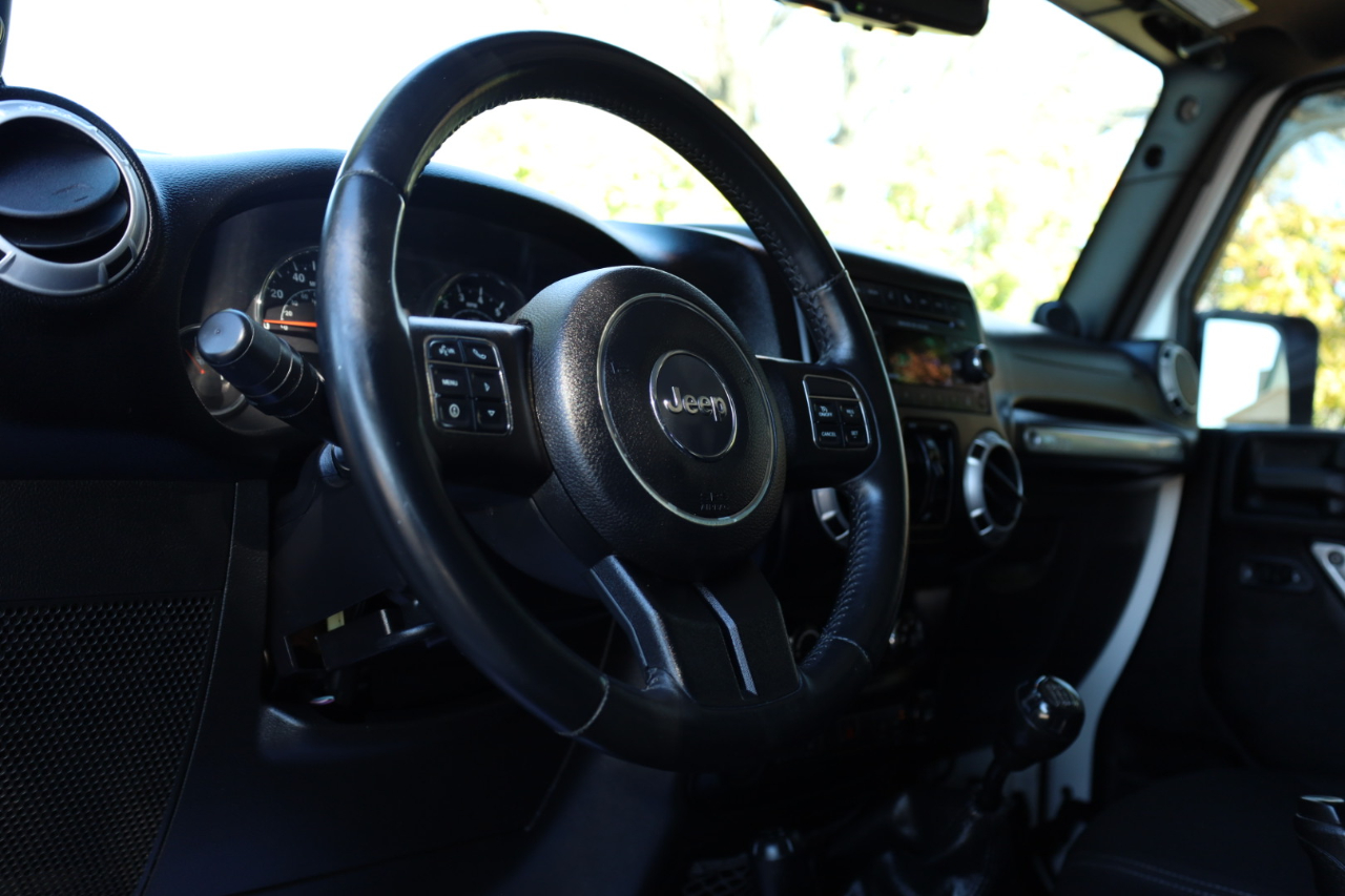 Jeep Wrangler Unlimited Sahara 4WD 2013