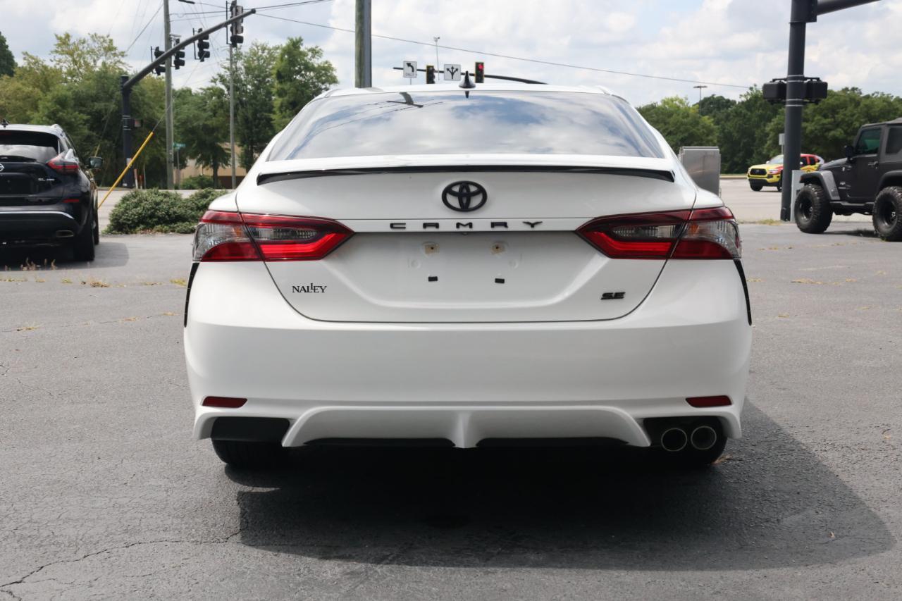 Toyota Camry SE 2021