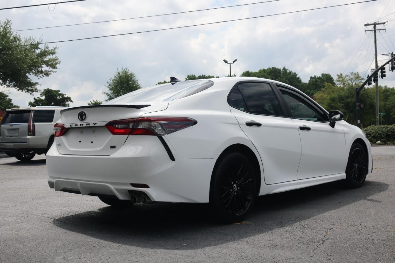 Toyota Camry SE 2021