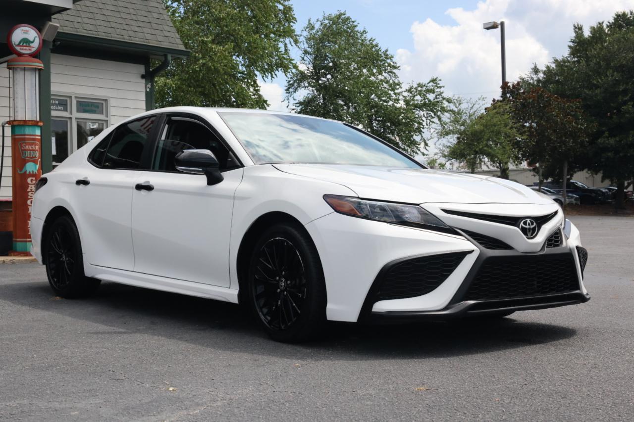 Toyota Camry SE 2021