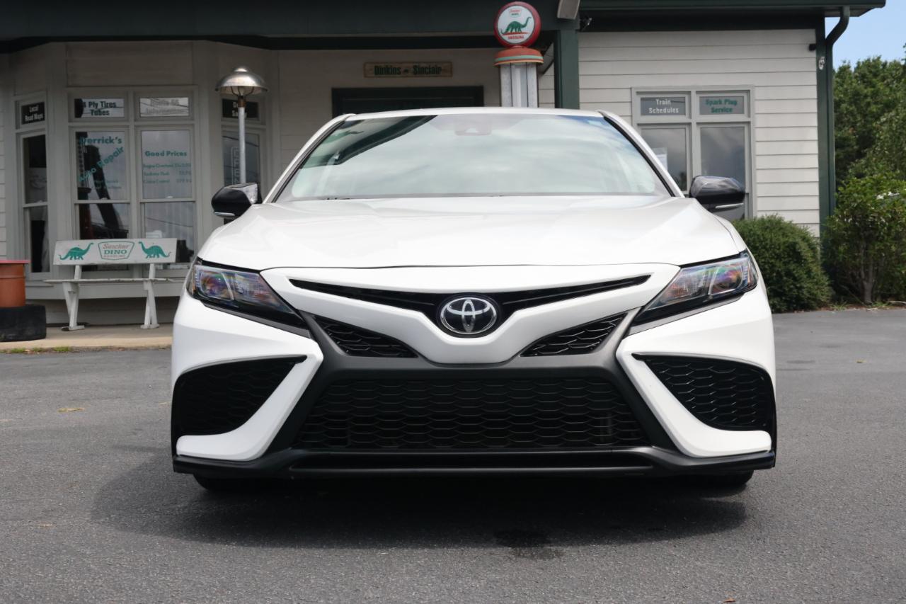 Toyota Camry SE 2021