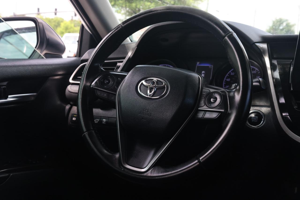 Toyota Camry SE 2021