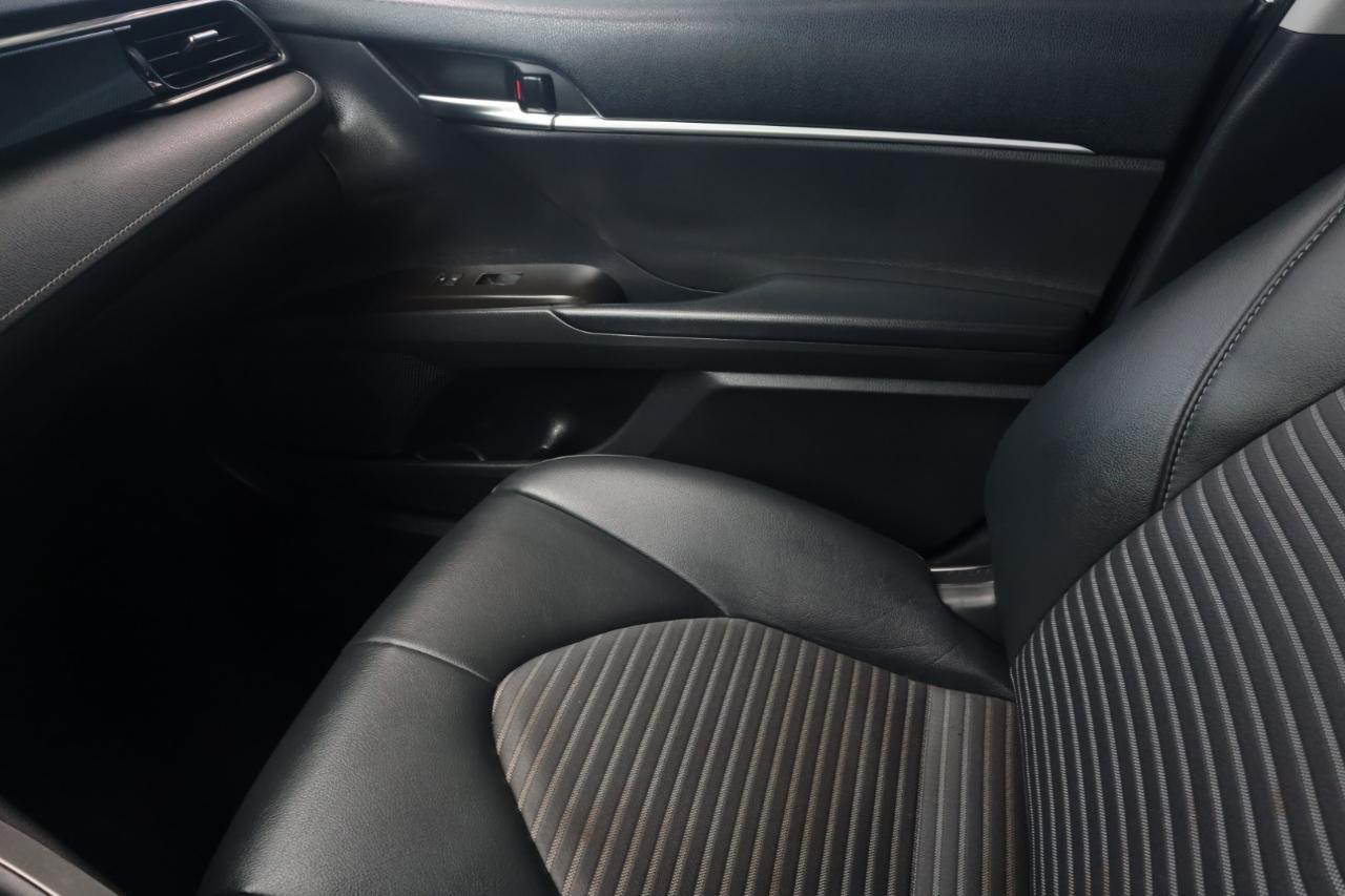 Toyota Camry SE 2021