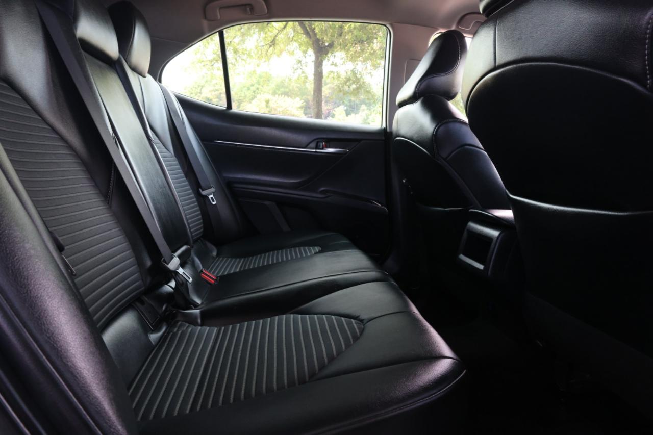 Toyota Camry SE 2021