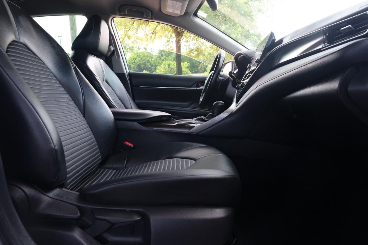 Toyota Camry SE 2021