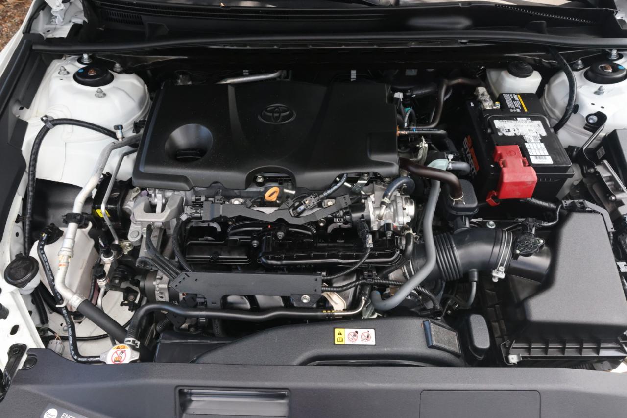 Toyota Camry SE 2021