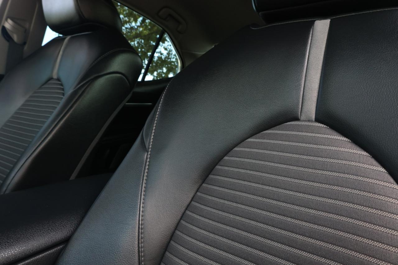 Toyota Camry SE 2021