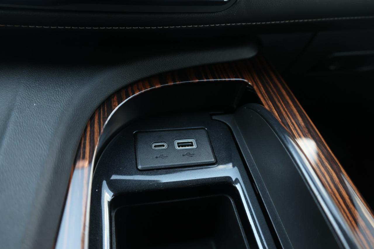 Cadillac Escalade ESV Premium Luxury 4WD 2023