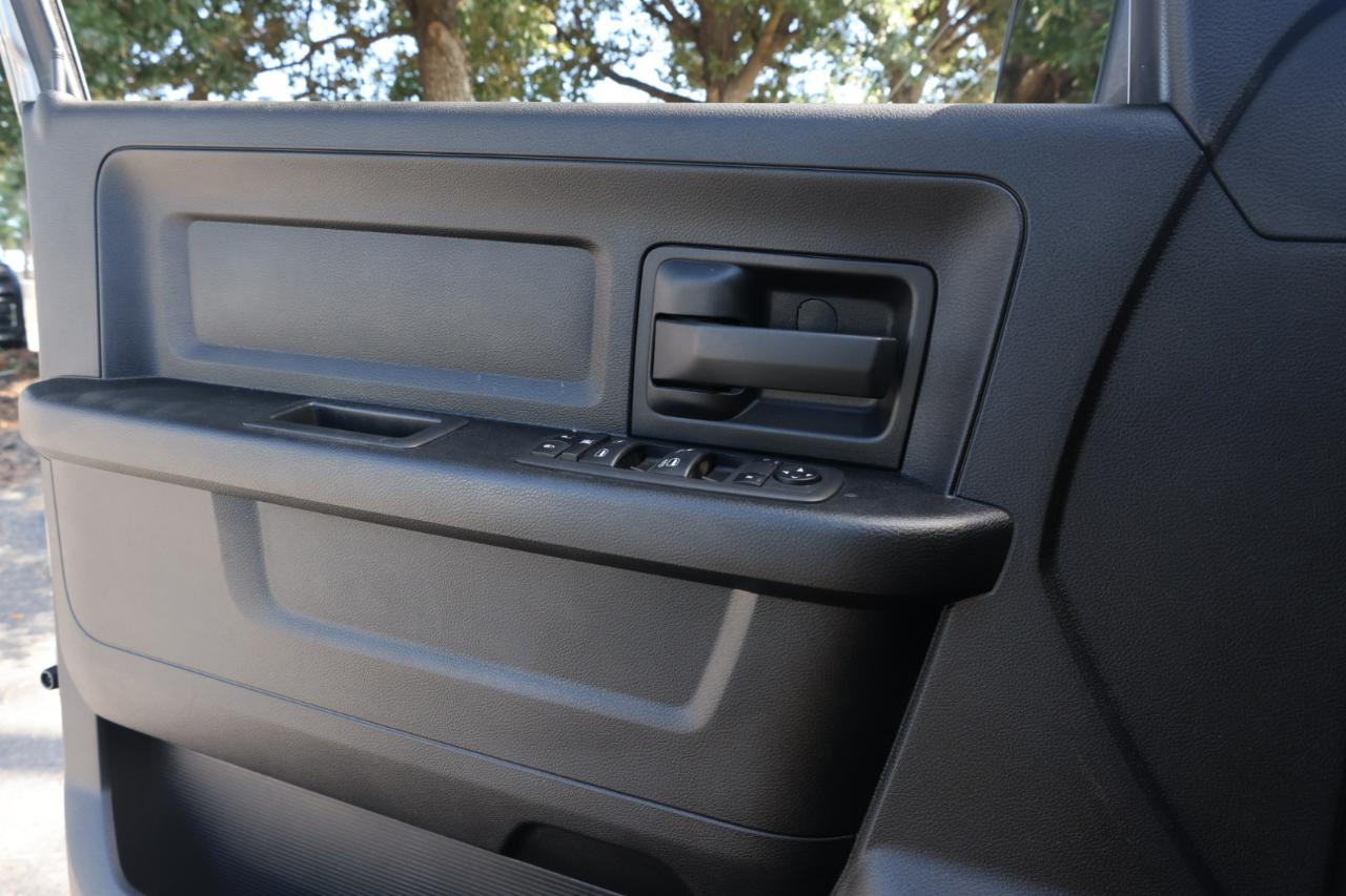 RAM 1500 Classic Tradesman Crew Cab SWB 4WD 2022