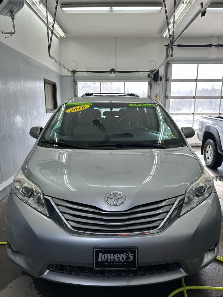 Toyota Sienna 5dr 7-Pass Van XLE Premium AWD (Natl) 2016