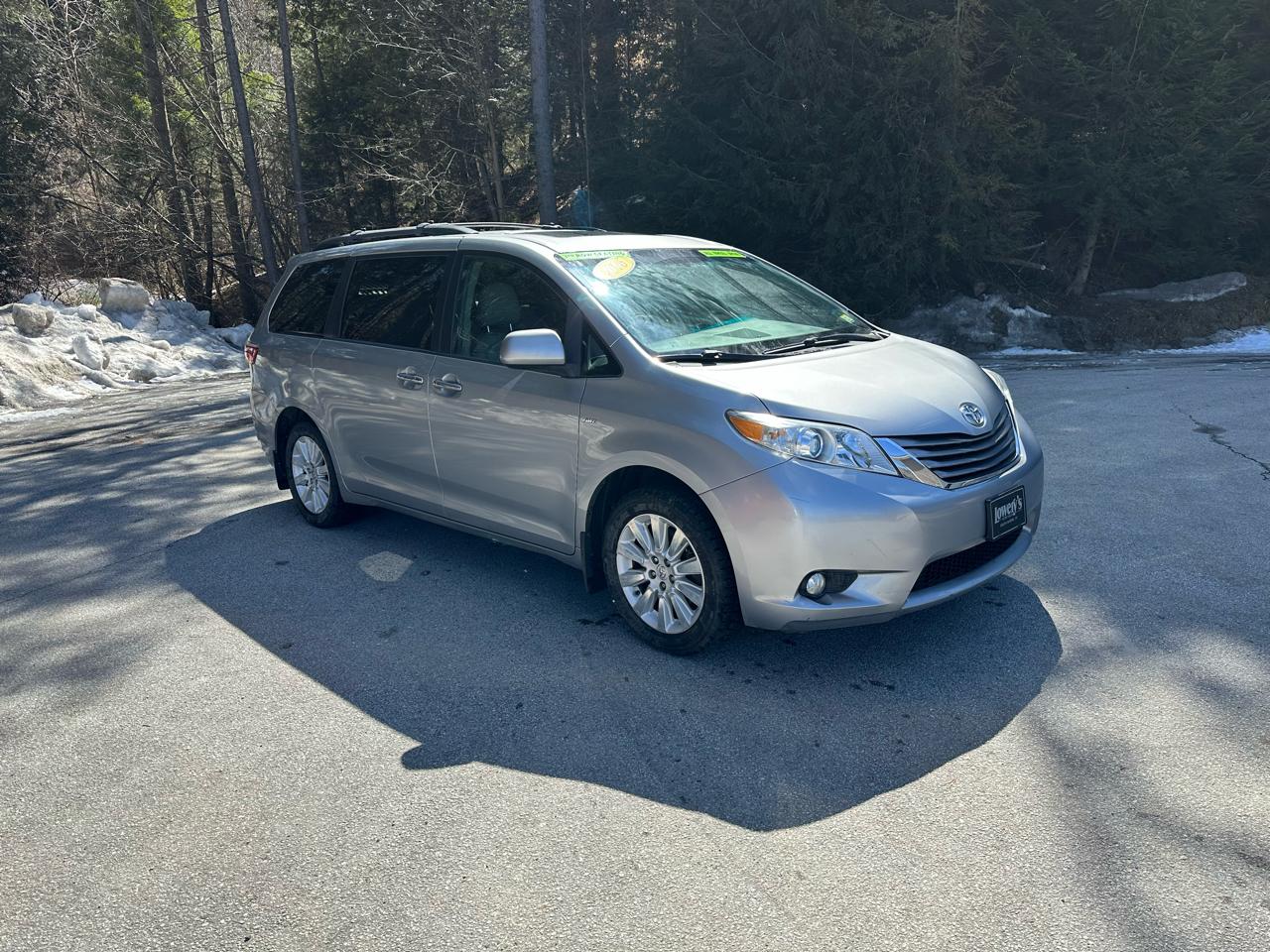 Toyota Sienna 5dr 7-Pass Van XLE Premium AWD (Natl) 2016