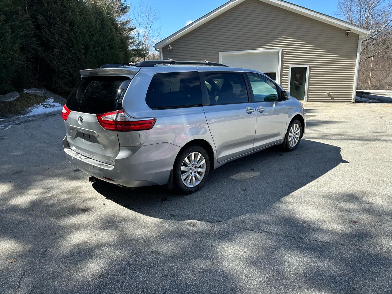 Toyota Sienna 5dr 7-Pass Van XLE Premium AWD (Natl) 2016