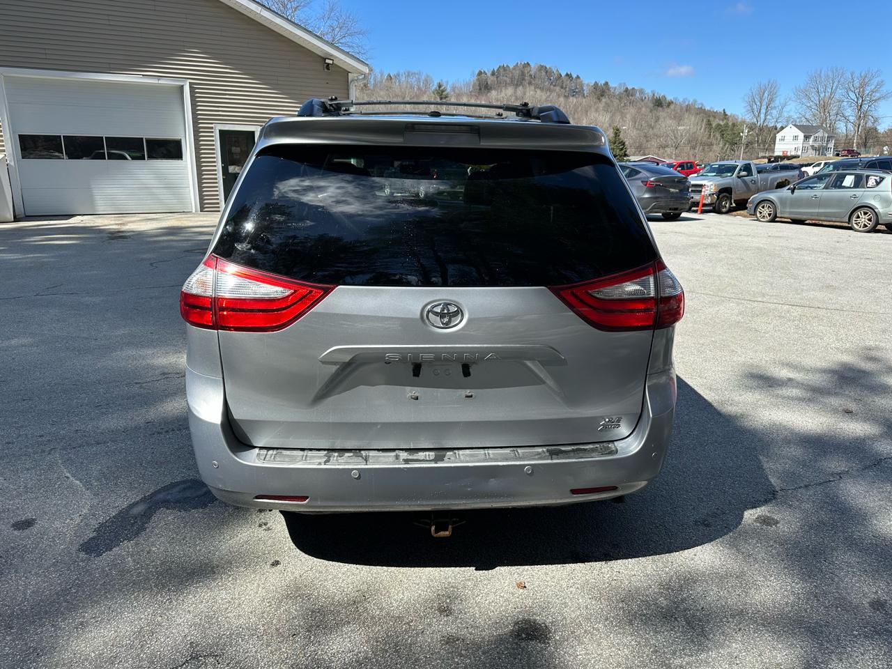 Toyota Sienna 5dr 7-Pass Van XLE Premium AWD (Natl) 2016