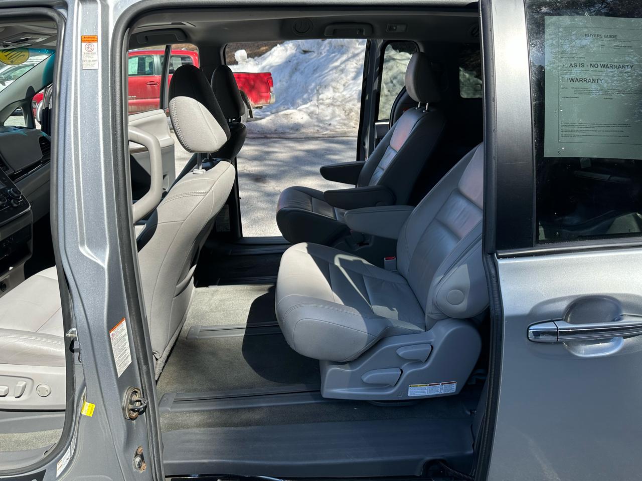 Toyota Sienna 5dr 7-Pass Van XLE Premium AWD (Natl) 2016