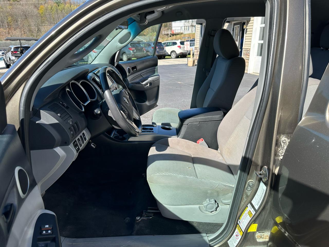 Toyota Tacoma 4WD Double Cab LB V6 AT (Natl) 2015