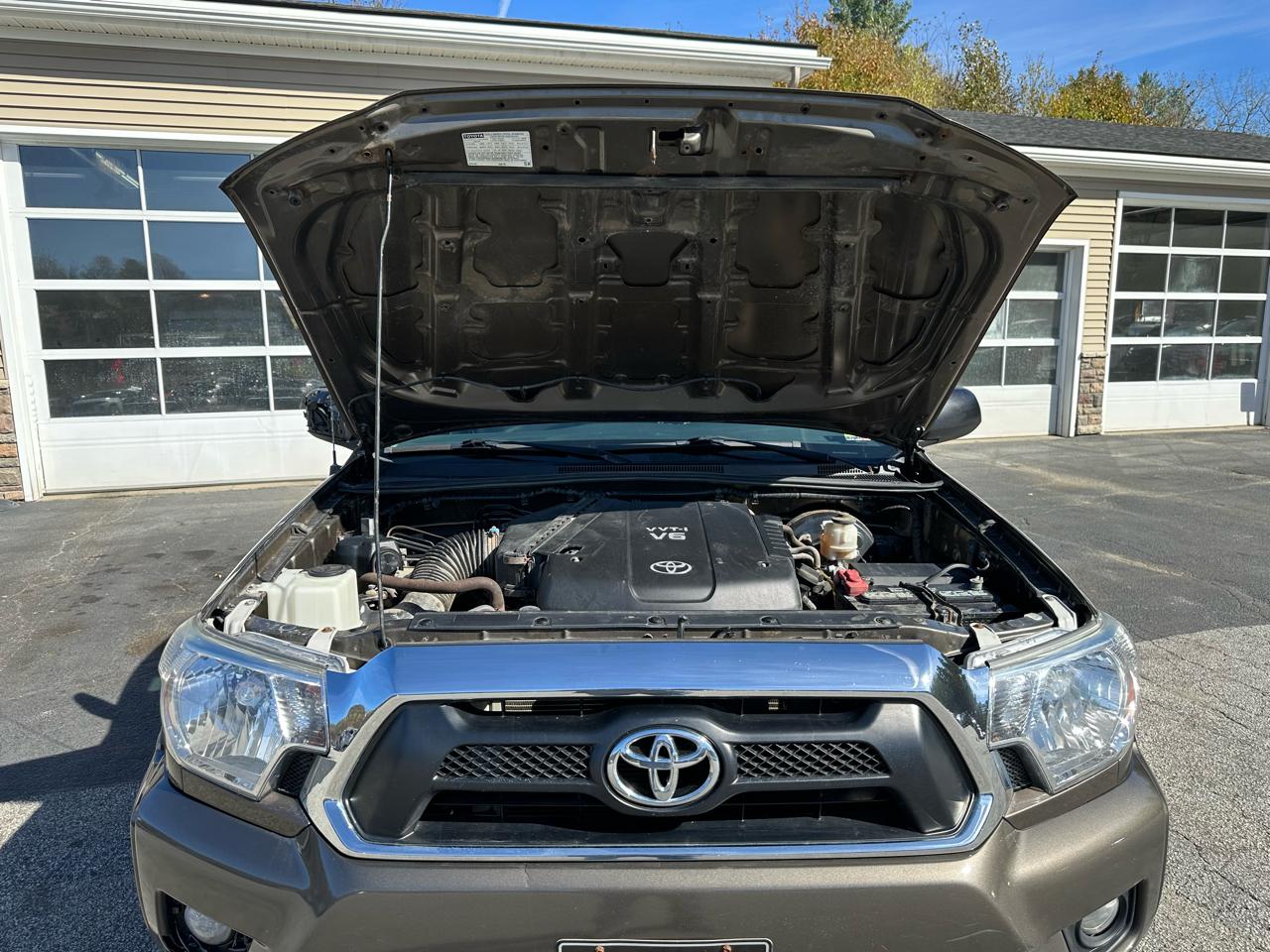 Toyota Tacoma 4WD Double Cab LB V6 AT (Natl) 2015