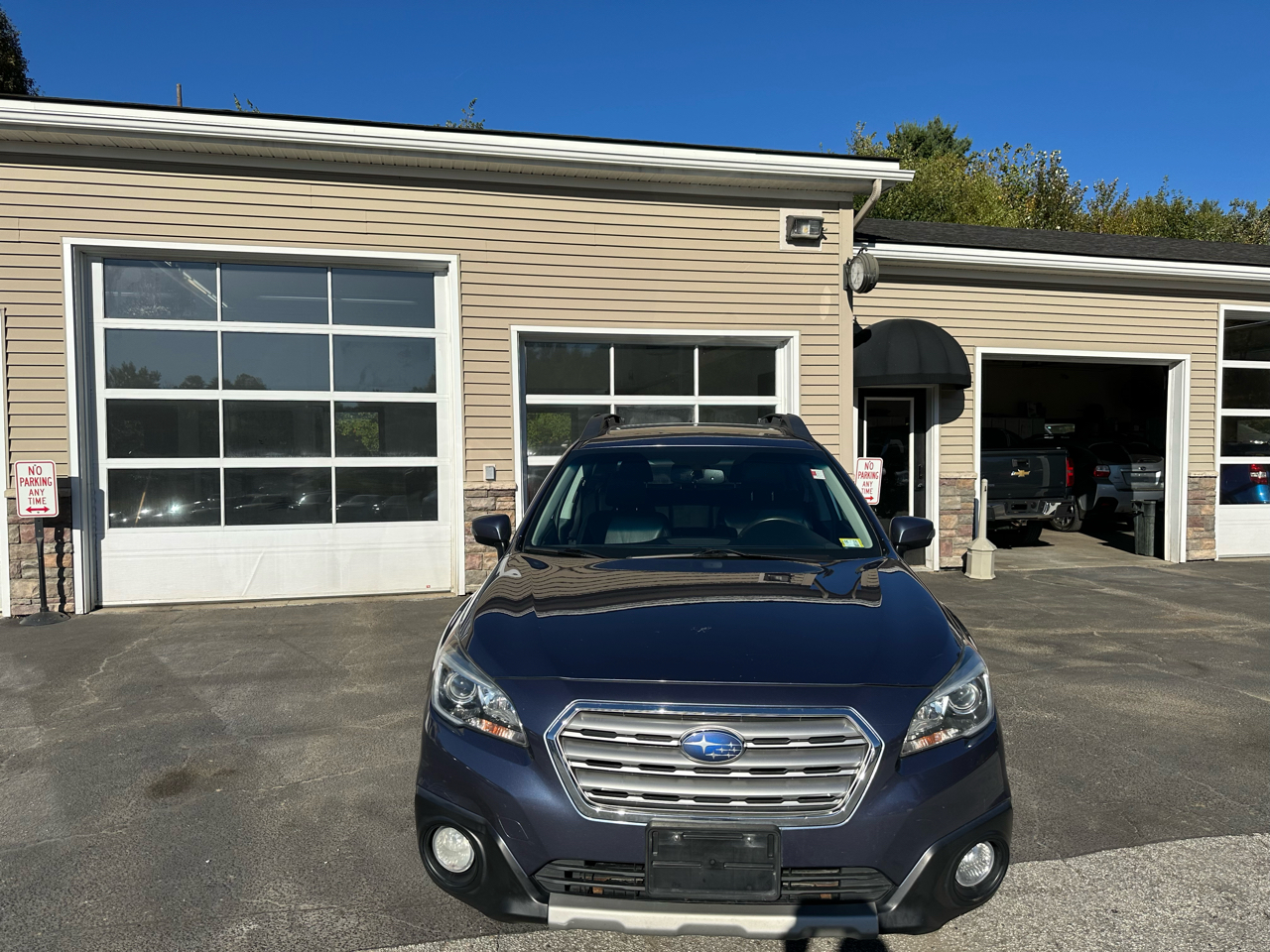 2017 Subaru Outback 2.5i Limited photo 2