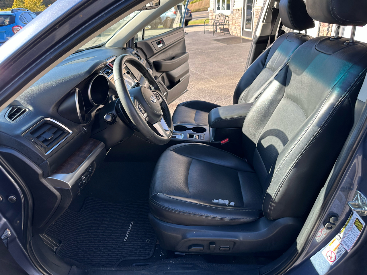 2017 Subaru Outback 2.5i Limited photo 4