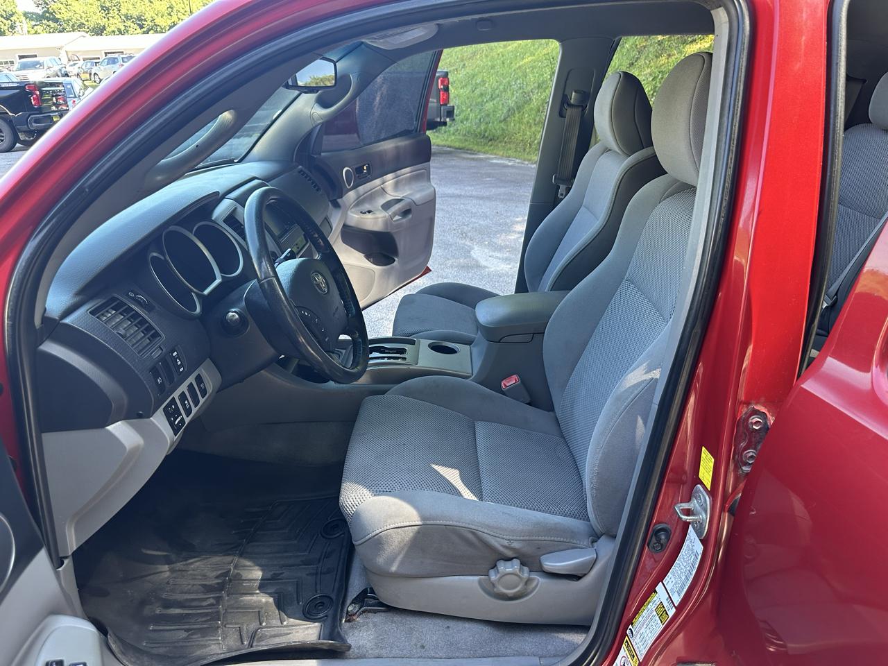 Toyota Tacoma 4WD Double LB V6 AT (Natl) 2010