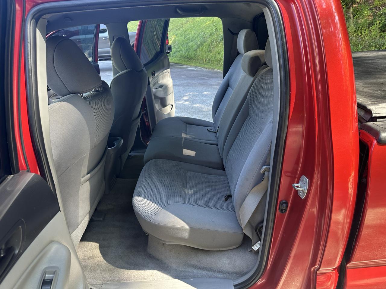 Toyota Tacoma 4WD Double LB V6 AT (Natl) 2010