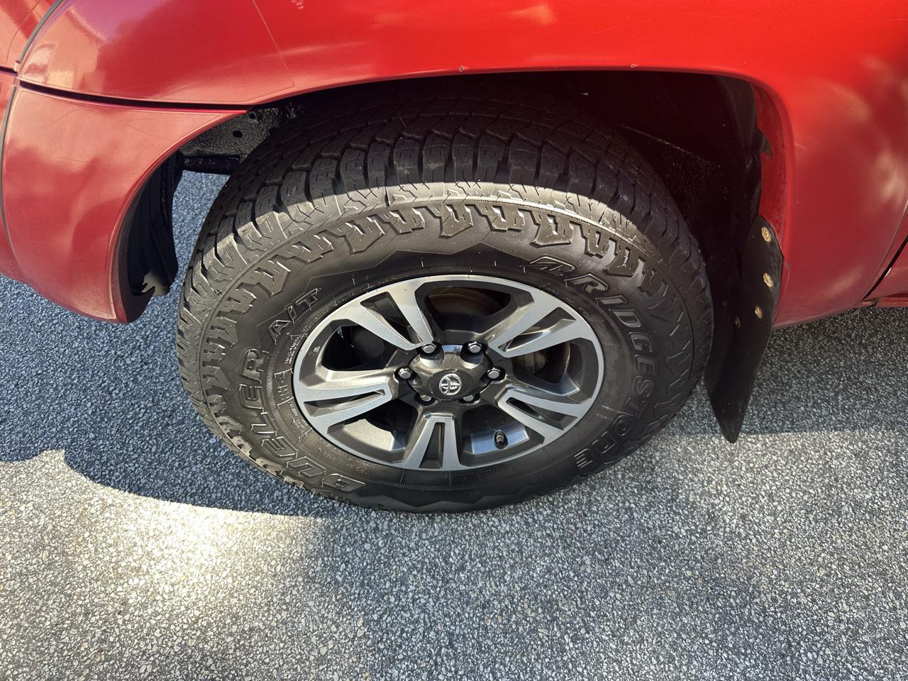 Toyota Tacoma 4WD Double LB V6 AT (Natl) 2010