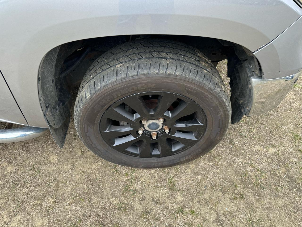 Toyota Tundra 4WD Truck CrewMax 5.7L V8 6-Spd AT LTD (Natl) 2016