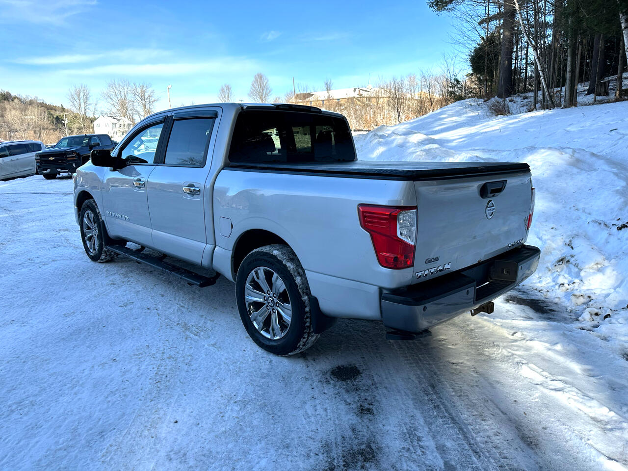 Nissan Titan 4x4 Crew Cab SV 2018