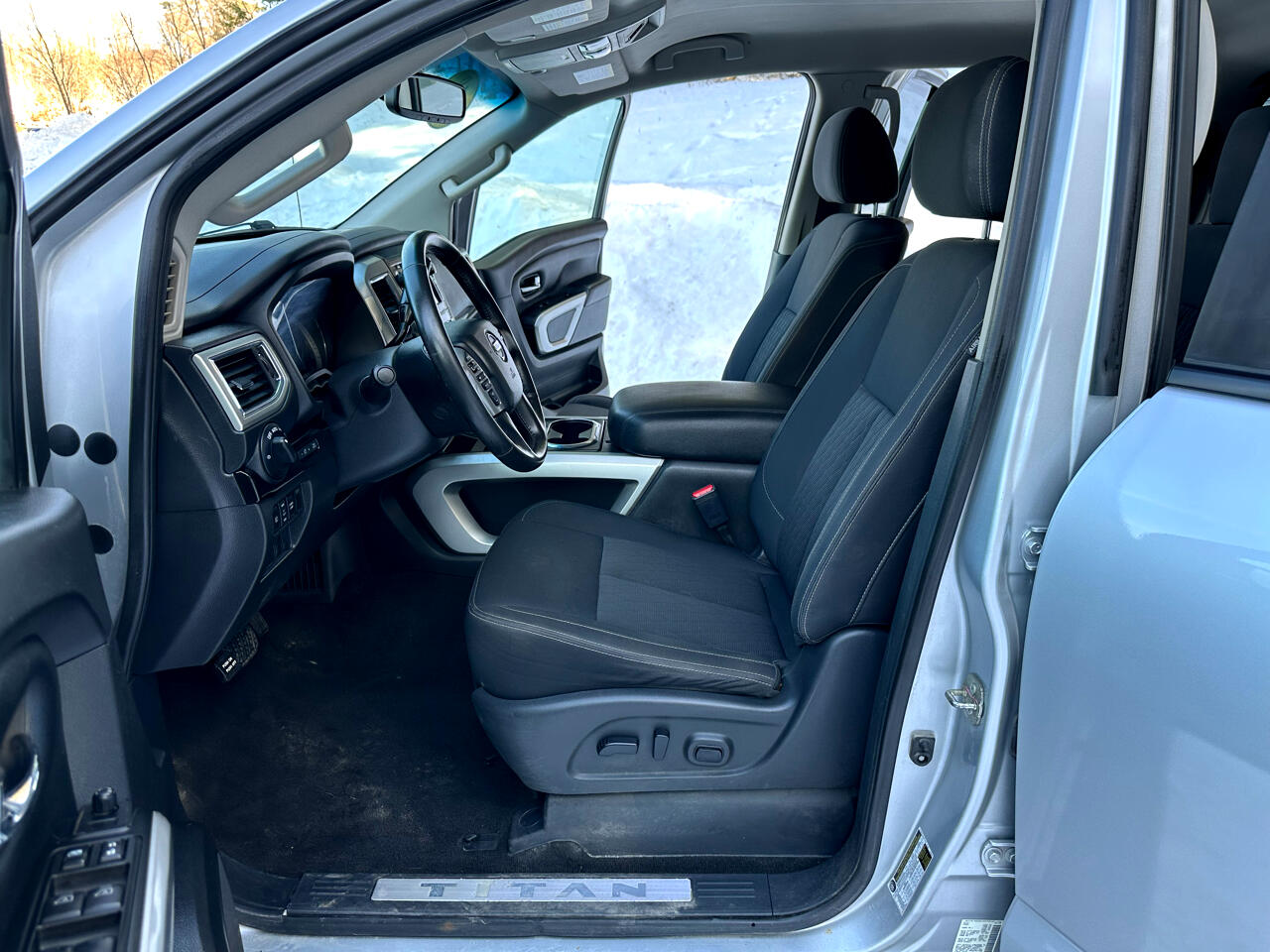 Nissan Titan 4x4 Crew Cab SV 2018