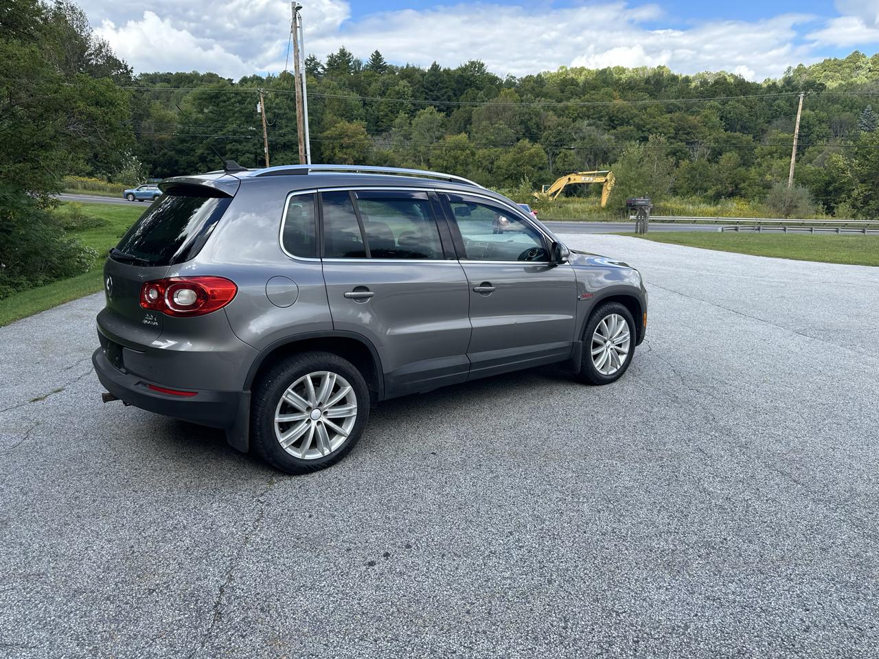 Volkswagen Tiguan 4WD 4dr S 4Motion 2011