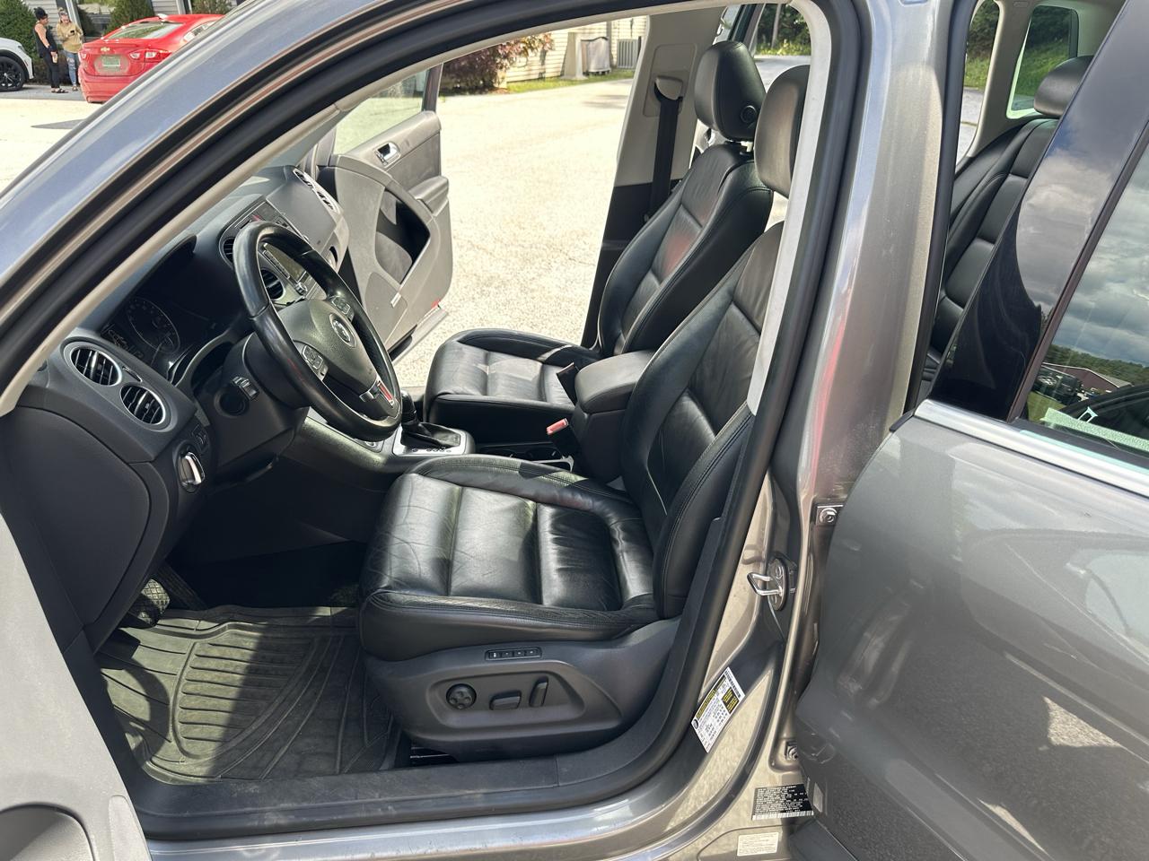 Volkswagen Tiguan 4WD 4dr S 4Motion 2011