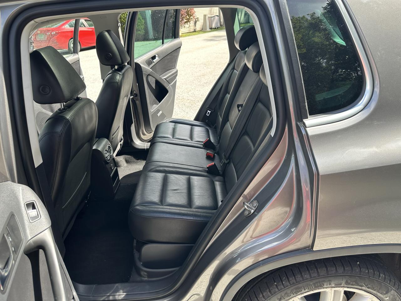 Volkswagen Tiguan 4WD 4dr S 4Motion 2011